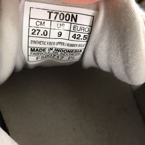 Asics Air Nimbus 19 White & Gray Athletic Running Shoes with Supportive Midsole - Picture 4 of 13